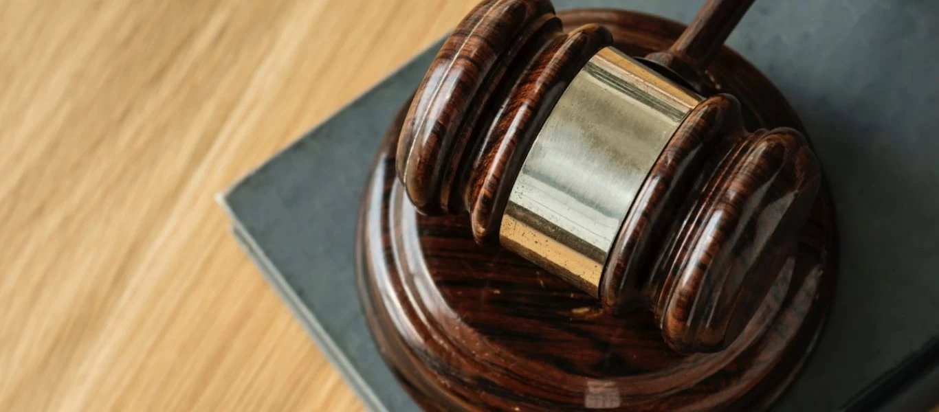 Αυστραλία: Βαρύ πρόστιμο σε εταιρία ένδυσης για κολάν κατά του... κορωνοϊού